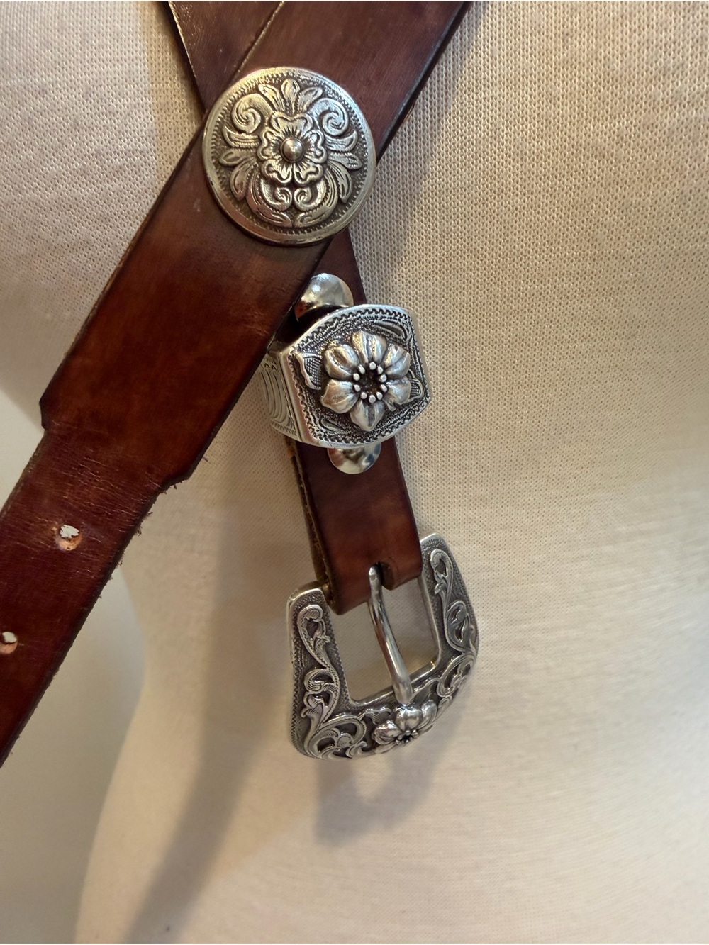 Vintage Brown genuine Leather Western Belt with Floral Silver Conchos - Picture 5 of 8